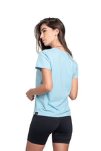 Cargar imagen en el visor de la galería, Camiseta Air Azul Claro Femenino - Volar Company