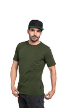 Cargar imagen en el visor de la galería, Camiseta Air Verde Militar Masculino - Volar Company