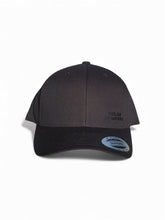 Cargar imagen en el visor de la galería, Gorra Negra Volar Company
