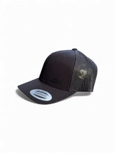 Cargar imagen en el visor de la galería, Gorra Truck Negra Volar Company
