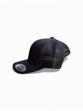Cargar imagen en el visor de la galería, Gorra Truck Negra Volar Company
