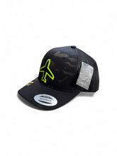 Cargar imagen en el visor de la galería, Gorra Truck Cammo Neon
